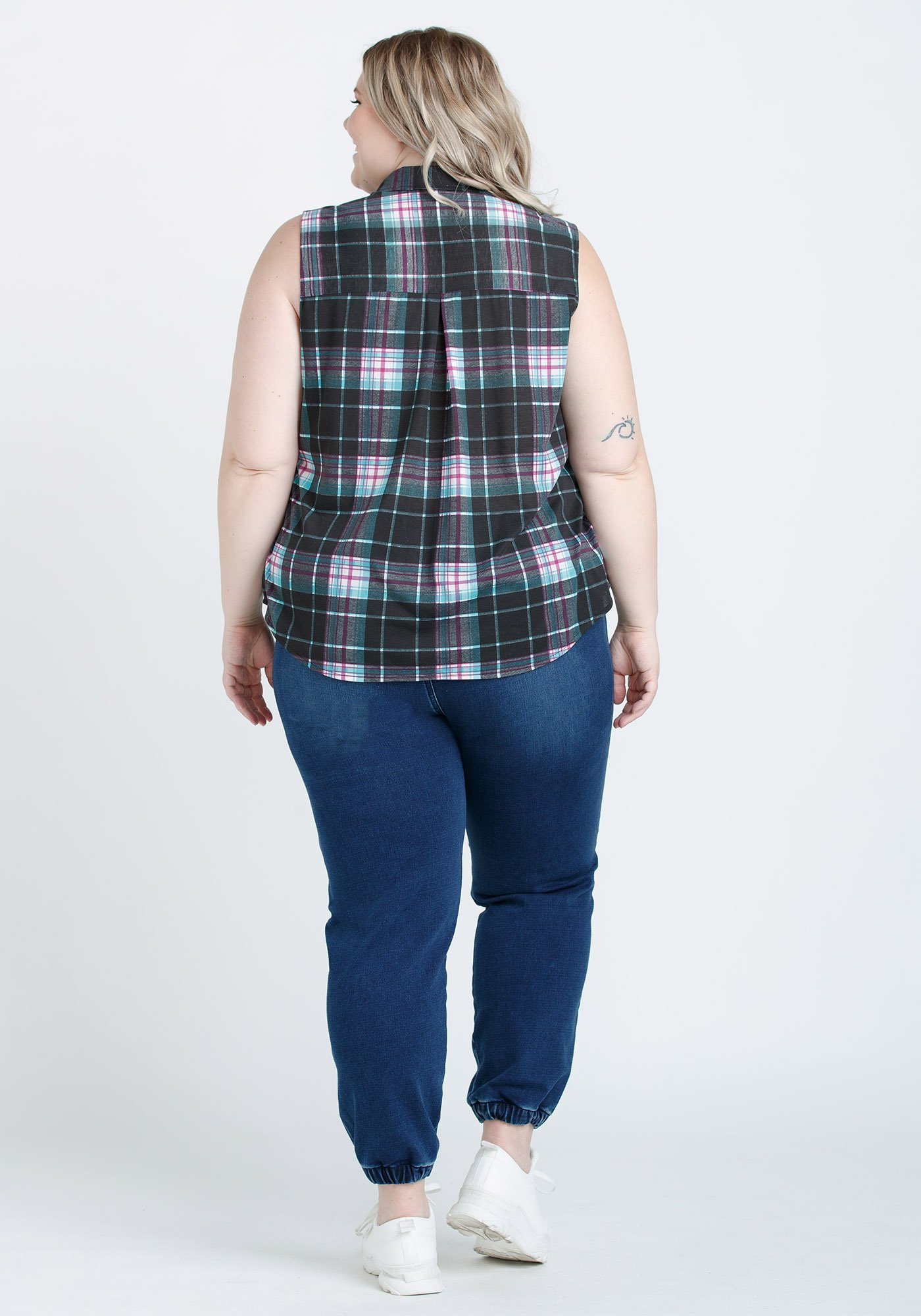 Women's Sleeveless Plaid Shirt