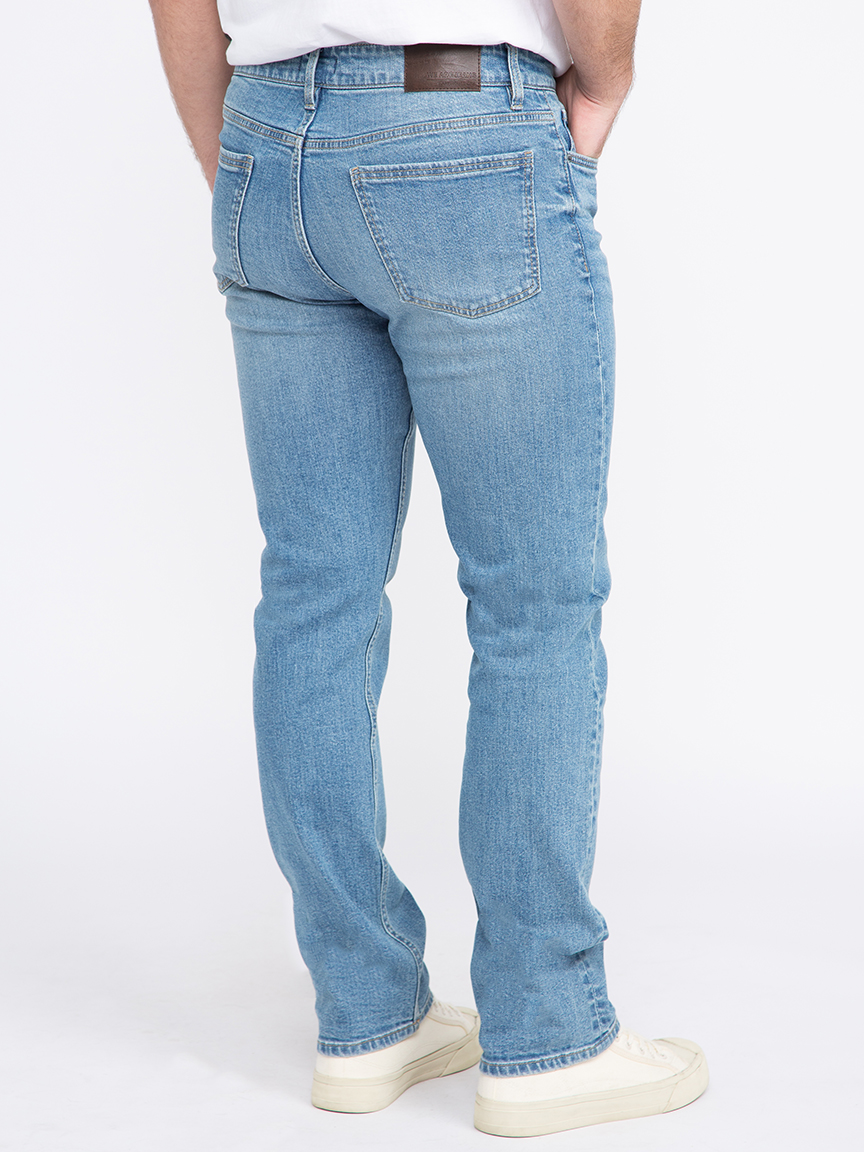 Men's Light Wash Relaxed Slim Jeans